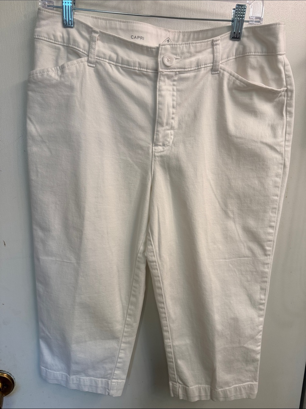 St. John's Bay White Capri Jeans
